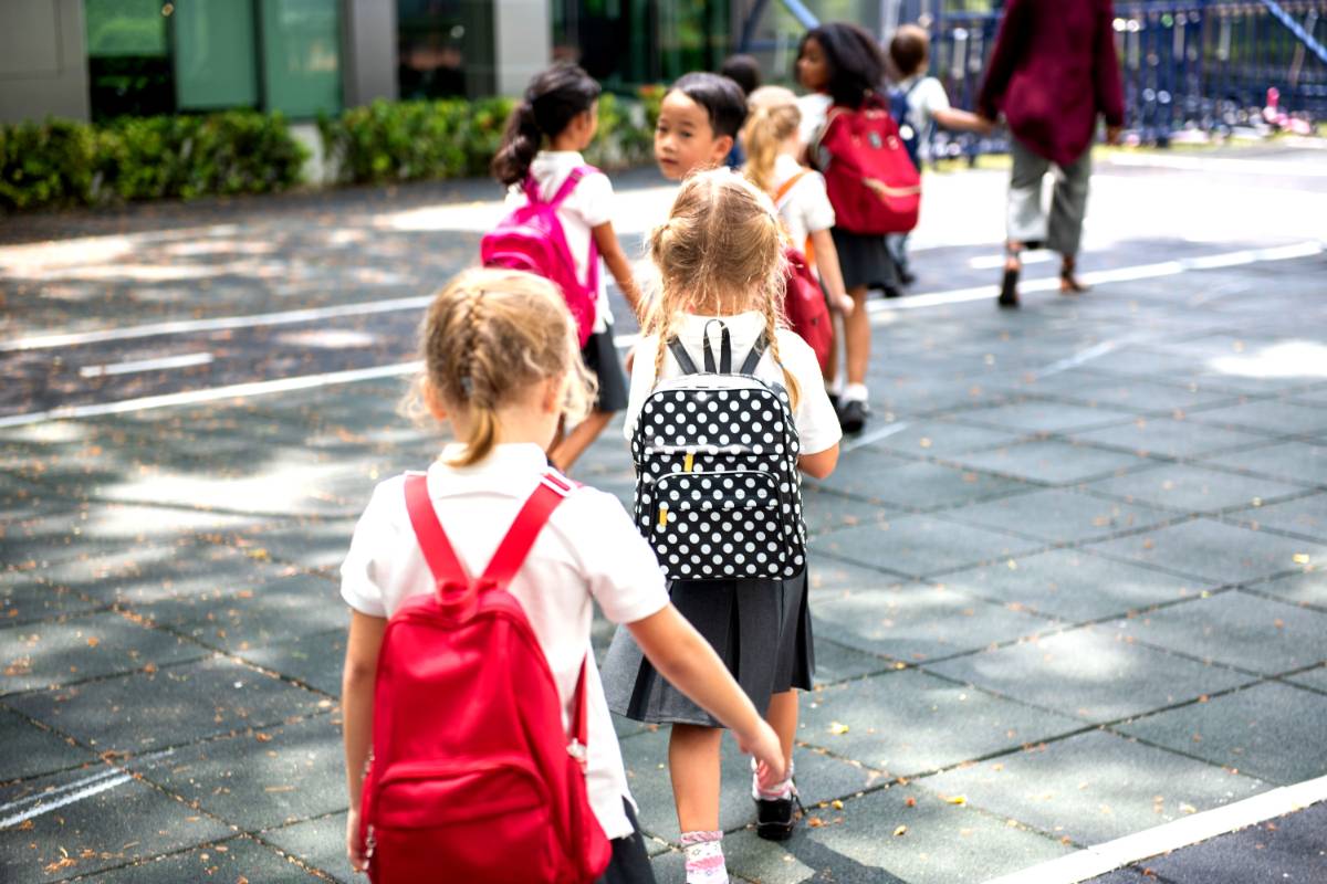 Kinderen op het schoolplein Kinderen op het schoolplein
